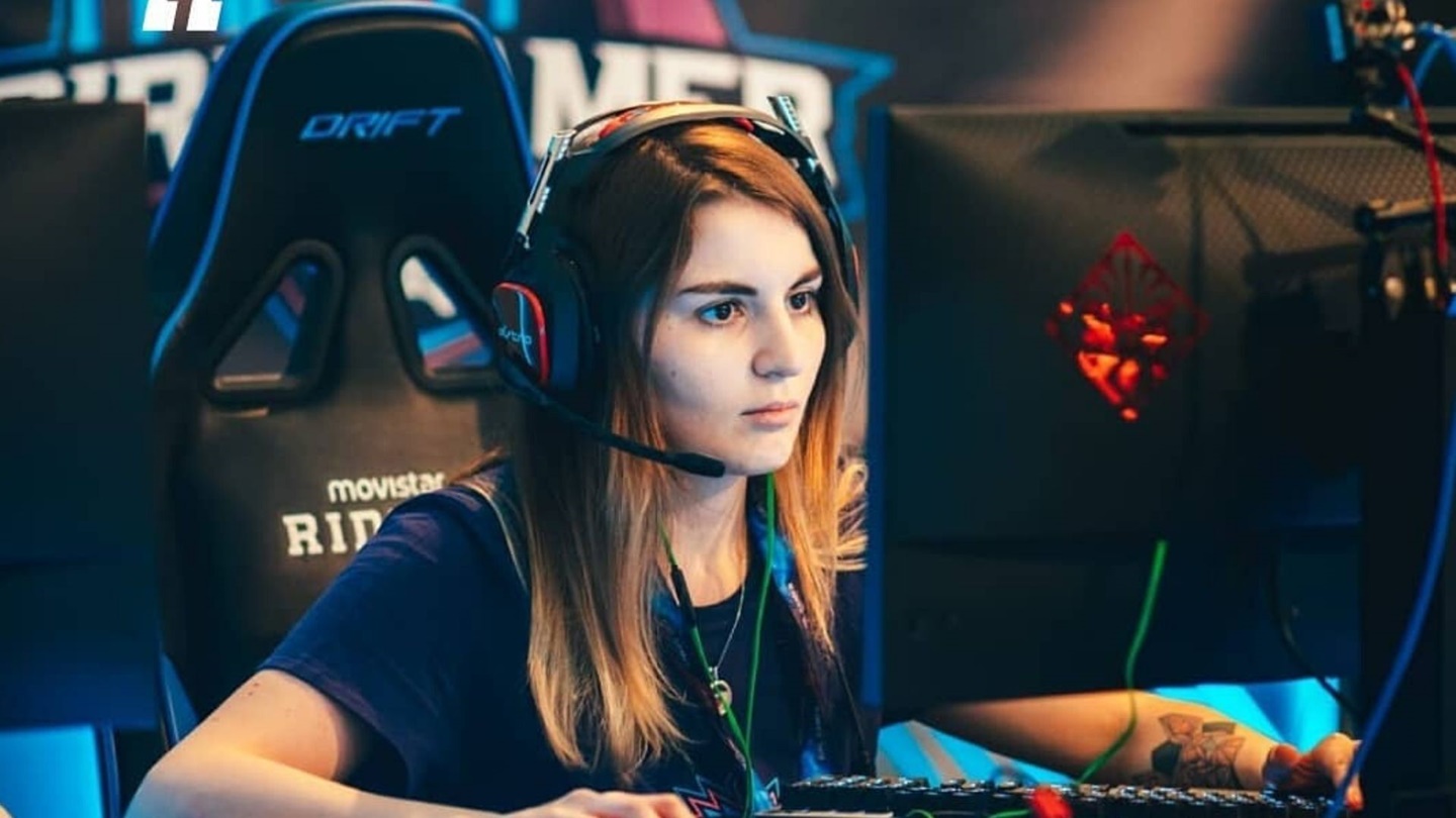 Tidak Hanya Cantik, 5 Gamers Perempuan Indonesia Ini Juga Berprestasi