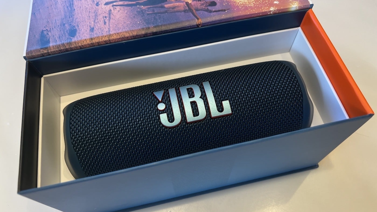 Speaker JBL Flip 6, Audio Bombastis Dampingi Momen Berharga