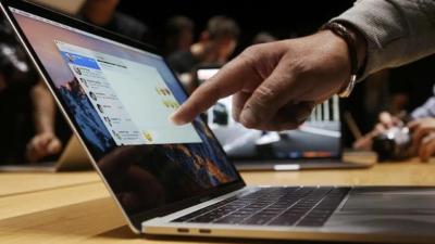 Apple Tertarik Sematkan Fitur Touch Screen pada MacBook Pro