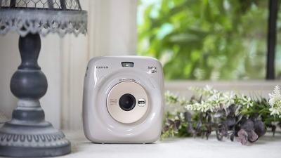 Sejumlah Keunggulan Kamera Instax SQ20, Hasilkan Foto Aesthetic