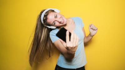 Cari Smartphone Android Terbaik Buat Selfie? Cek 7 Rekomendasinya Berikut Ini